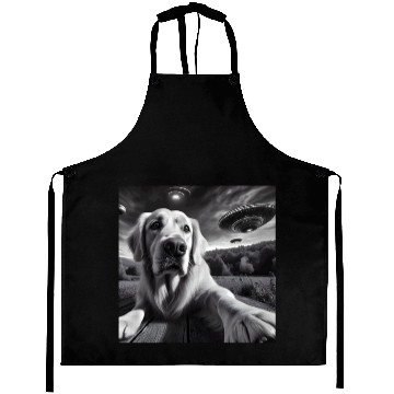 Discover Golden Retriever Funny Graphic Selfie with UFOs We Aprons