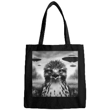 Discover Hawk falcon Funny Graphic Selfie with UFOs Weird Bags