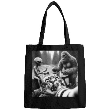 Discover Sasquatch Bigfoot Alien Surprised Scared Cat Selfi Bags