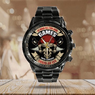 Discover Pirates Outlaw Buccaneer Calendar Steel Band Watch