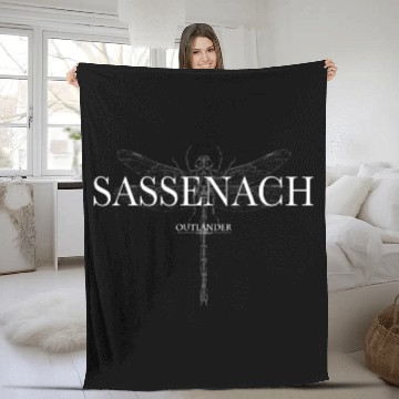 Discover Outlander Sassenach Dragon Fly Line Art Fleece Blankets