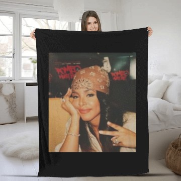 Discover Aaliyah Aesthetic Classic Fleece Blankets