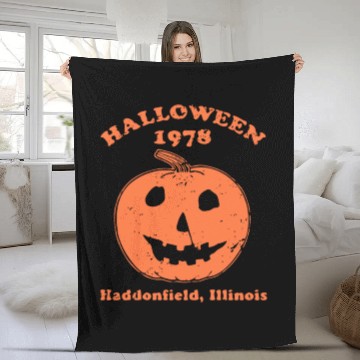 Discover Halloween 1978 vintage retro michael myers Fleece Blankets