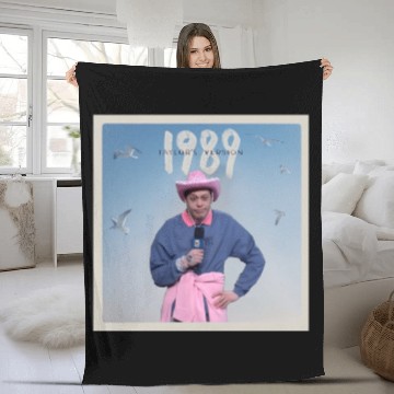 Discover Pete Davidson Taylorr Swift Version 1989 Snl Fleece Blankets