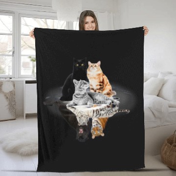 Discover black cats Paws Reflection Mirror Cheetah Tiger Funny Fleece Blankets