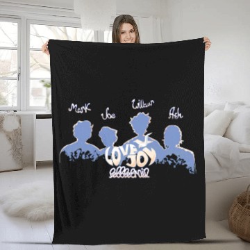 Discover Lovejoy Pebble Brain Band Fleece Blankets