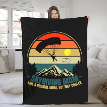 Discover Skydiving Gift Mom Skydiving like a normal Mom but way cool Fleece Blankets