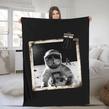 Discover Astronaut Encounters Alien bigfoots UFO Conspiracy Theory Fun Fleece Blankets