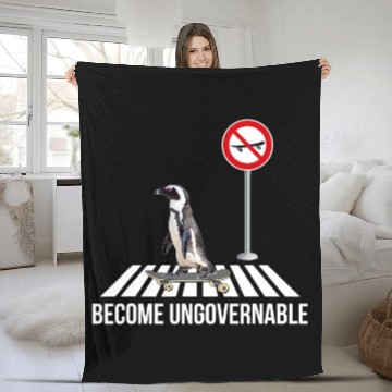 Discover Penguin Pet Become Ungovernable Penguin Skateboarding Fleece Blankets