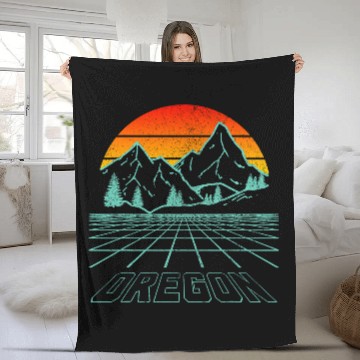 Discover Oregon vintages Retro Grid Mountain PNW Hiking Nature Fleece Blankets