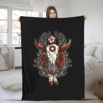 Discover Bull Skull with Eagle Feathers Native American Design Fleece Blankets