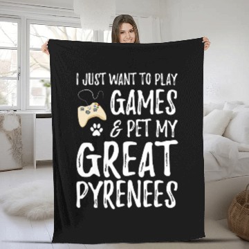 Discover Great Pyrenees Gamer as Funny Dog Mom Gift Idea Fleece Blankets