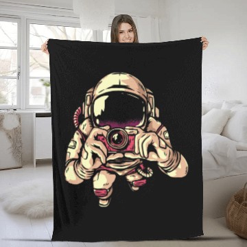 Discover Vaporwave Aesthetic Astronaut Fleece Blankets