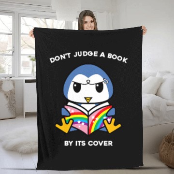 Discover Dont Judge A Book By Its Cover Reading Nerd Penguin Fleece Blankets