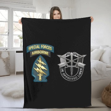 Discover U S Army Special Forces Green Berets SSI DUI Fleece Blankets
