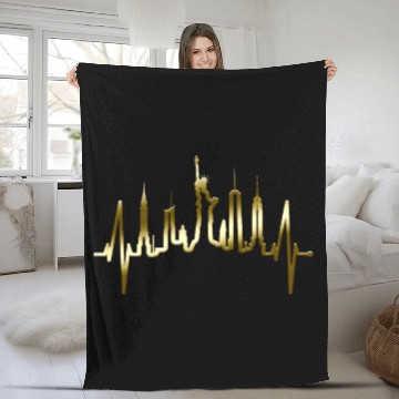 Discover New York City Heartbeat Manhattan Skyline USA Gold Fleece Blankets