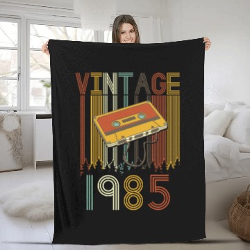 Discover Vintage 1985 Retro Fleece Blankets