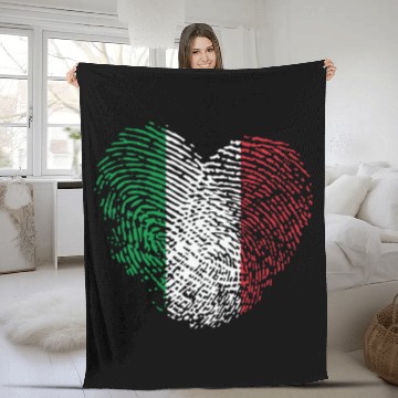 Discover Italy in my DNA: italy Heart Fleece Blankets