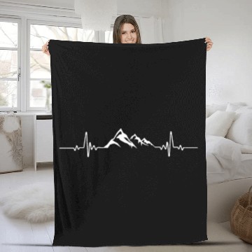 Discover Mountains heartbeat - hikers & mountaineering Fleece Blankets