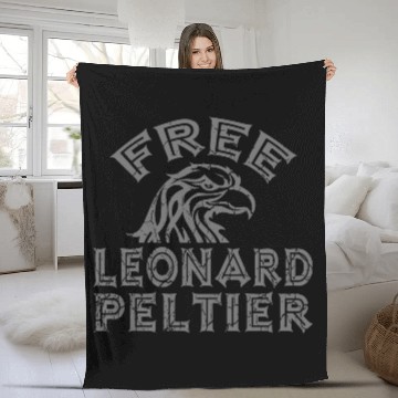Discover FREE LEONARD PELTIER EAGLE NATIVES grau used look Fleece Blankets