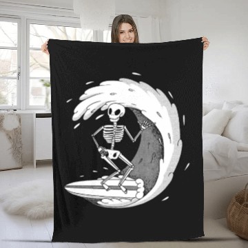 Discover surfing skeleton Fleece Blankets