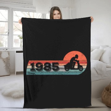 Discover Motor-Scooter Vintage 1985 Birthday Moped Fleece Blankets