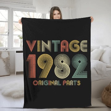 Discover Vintage 1982 40th Birthday Gift for Husband Wife Fleece Blankets
