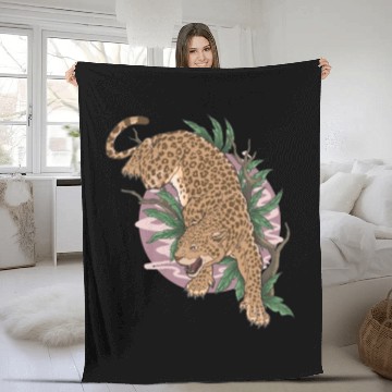 Discover leopard wild animal climb Fleece Blankets