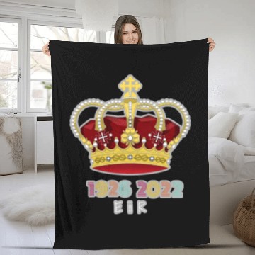 Discover Queen Elizabeth II Royal Coat Emblem Monarch Crown Fleece Blankets