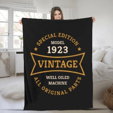 Discover Born 1923 Vintage 100 Year Old 100th Birthday Gift Fleece Blankets