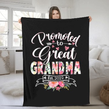 Discover Promoted to Great Grandma Est 2022 Floral Fleece Blankets
