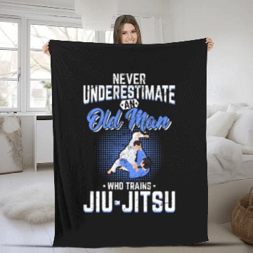 Discover Never Underestimate An Old Man Jiu Jitsu BJJ Jiu-J Fleece Blankets