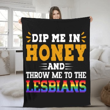 Discover Throw Me To The Lesbians Funny LGBTQ Rainbow Fleece Blankets