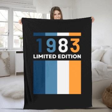Discover 40 Years Vintage 1983 Retro 40th Birthday Fleece Blankets