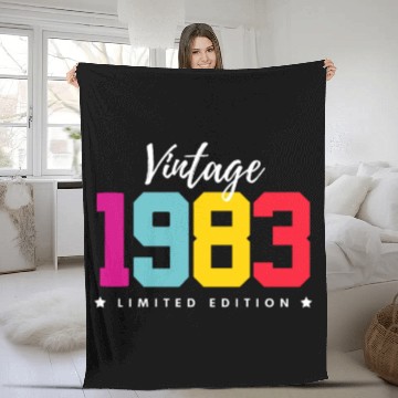 Discover 40 Years Vintage 1983 Retro 40th Birthday Fleece Blankets