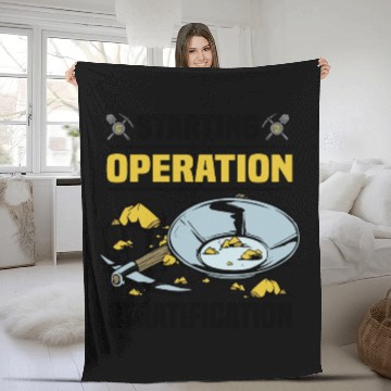 Discover Gold panning Fleece Blankets