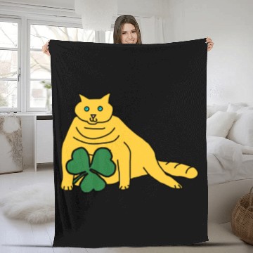 Discover Saint Patricks Day Yellow Chonk Cat with Shamrock Fleece Blankets