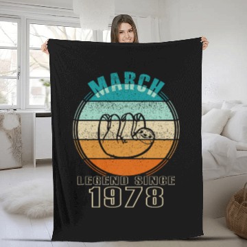 Discover 1978 Im März Vintage Fleece Blankets