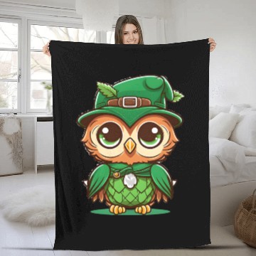 Discover st patricks day owl wearing a hat Fleece Blankets