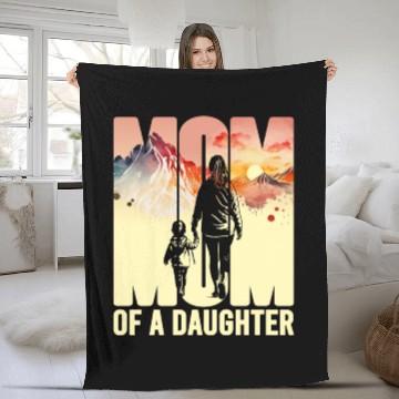 Discover Mother with a daughter Mother's Day Mountain Mama Fleece Blankets