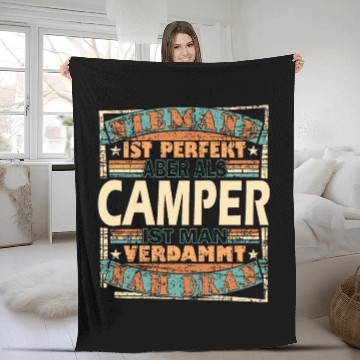 Discover Camping Held Camper Zelten Grillen Natur Fleece Blankets