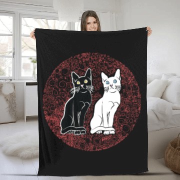 Discover Back & white cat's Fleece Blankets