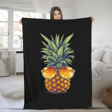 Discover An adorable pineapple, wearing sunglasses Fleece Blankets