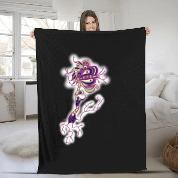 Discover AliEn FlOWeR4 Fleece Blankets
