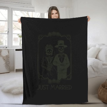 Discover Halloween Skeletons Bride Groom Just Married Fleece Blankets