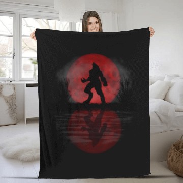 Discover Werewolf Under A Full Blood Moon Howling Fleece Blankets