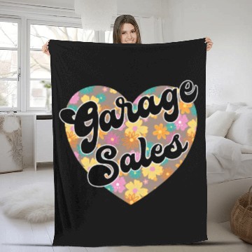 Discover Garage Sales brown floral heart Fleece Blankets