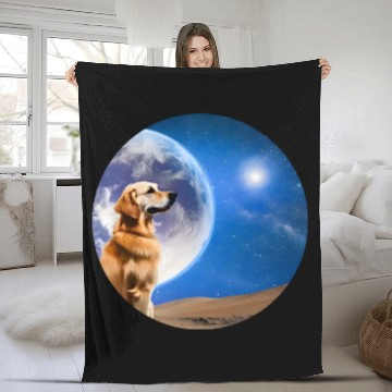 Discover Golden retriever looks at the stars Fleece Blankets