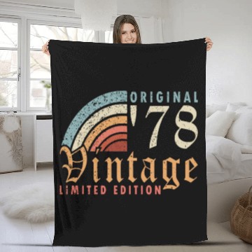 Discover 1978 vintage born vintage retro birthday Fleece Blankets