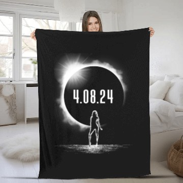 Discover Total Solar Eclipse Woman Silhouette 4.08.24women' Fleece Blankets